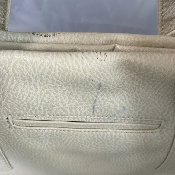 MATT & NAT Shoulder Bucket Bag Cream Phone Pocket Zip Vegan Grain Leather *As Is - Picture 13 of 15